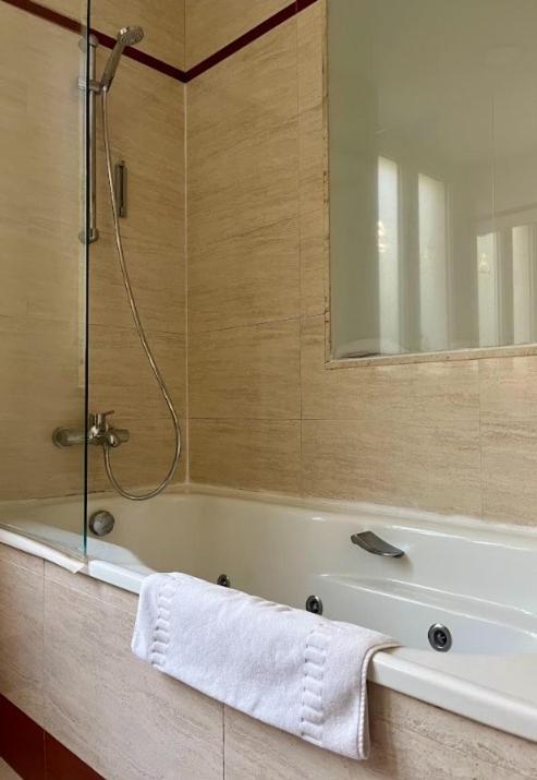 Hotel Spa La Central - Adults Only Maçanet de Cabrenys Buitenkant foto